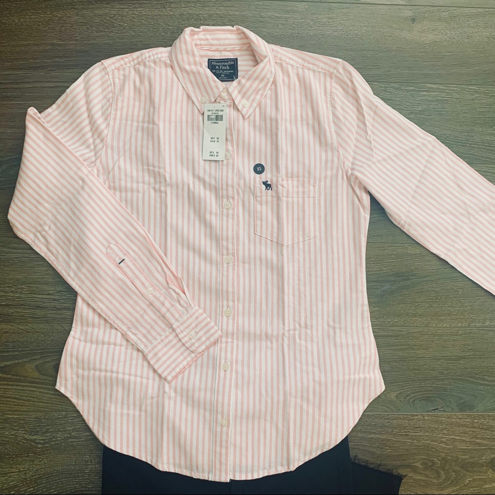(Size XS) 🔥 NWT A&F Button-up shirt